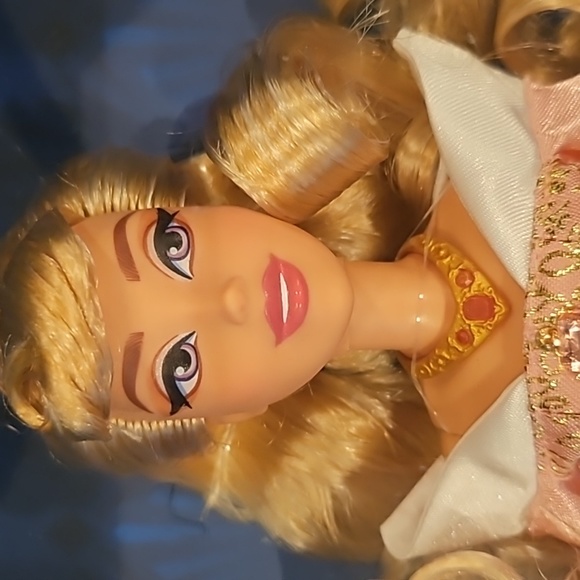 Disney Collector, Radiance Collection, Aurora Doll, New in Box - Picture 8 of 11